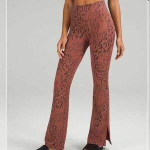 Lululemon Groove Super-High-Rise Split-Hem Flare Pant   Jacquard Animal print